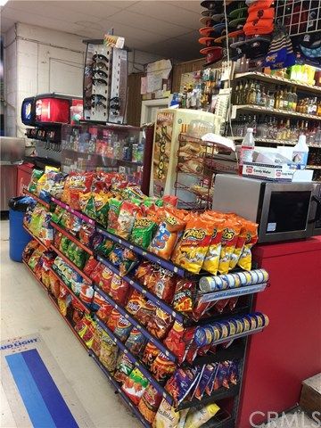 1220 W 9th St, Merced, CA 95341